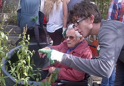 intergénérationnel animation atelier élèves maison de retraite jardinage gérontologie seniors bac aromatique lycée jules rieffel